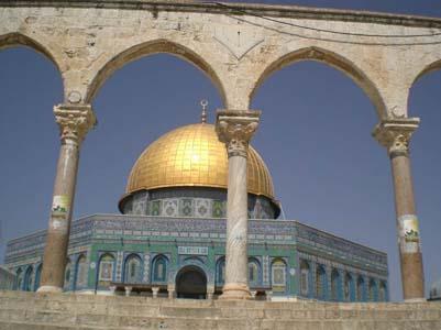 Sonra: "Haydi bakalm bizim kervandan haber ver, o bizce daha nemlidir, onlardan bir eyle karlatn m?" dediler.