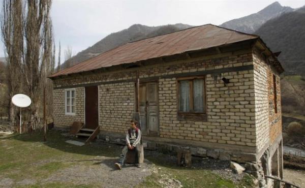 Bacho�yu olduk�a ba�ar�l� bulan ��retmenleri ise tek ��rencileri b�y�y�p, liseye ba�lay�nca okulun tamamen kapanmas�ndan endi�e duyuyor.