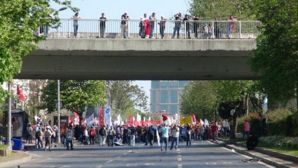 Grup polise tal saldrlarda bulundu...