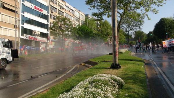 Taksim Meydan'na yrmeye alan gruba mdahale grntleri...