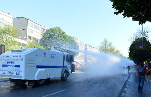 Polis tazikli suyla mdahale ediyor...