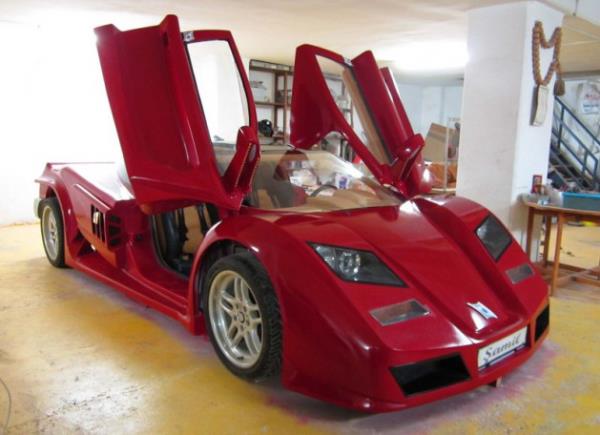 �stanbul’da ayakkab� imalat� i�iyle u�ra�an Fatih Ba�o�lu, �amil markal� �zel �retim spor arac�n� 280 bin Euro fiyatla sahibinden.com’da sat��a ��kard�. 2006 y�l�nda “�amil” ad�n� tescilleterek �retime ba�lad��� otomobilin tamamlanmas� 5 y�l s�rd�.