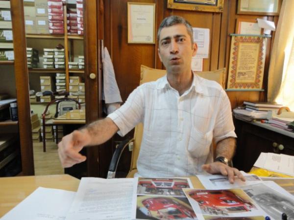 �stanbul’da ayakkab� imalat� i�iyle u�ra�an Fatih Ba�o�lu, �amil markal� �zel �retim spor arac�n� 280 bin Euro fiyatla sahibinden.com’da sat��a ��kard�. 2006 y�l�nda “�amil” ad�n� tescilleterek �retime ba�lad��� otomobilin tamamlanmas� 5 y�l s�rd�.