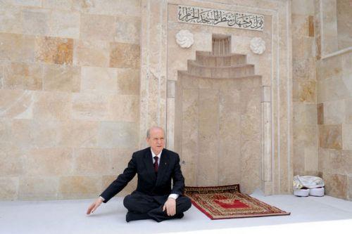 <b> MHP Genel Ba�kan� Devlet Bah�eli </b>