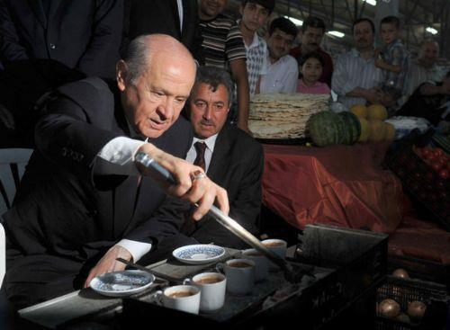 <b> MHP Genel Ba�kan� Devlet Bah�eli </b>