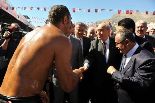 <b> MHP Genel Ba�kan� Devlet Bah�eli </b>