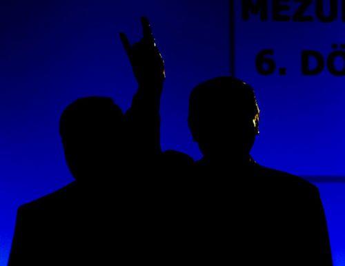 Liderleri hi� b�yle g�rmediniz..