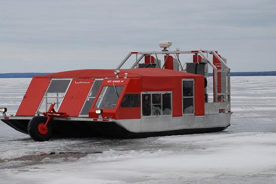 Ice Angel, ABD  Madeliene ada�ndaki g�l�n buz tuttu�u d�nemlerde tek ula��m arac� olarak kullan�l�r.