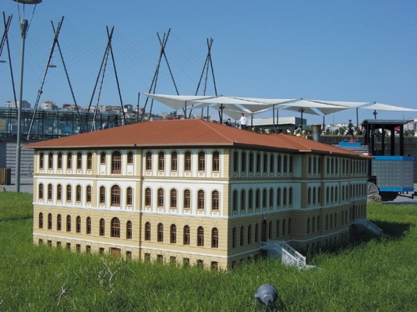 Dar���afaka Lisesi Binas�
