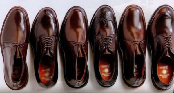 <b> Ayakkab� temizli�i </b>  Kirlenen ayakkab�lar�n�z� temizlemek i�in en iyi y�ntem d�� macunudur. Bunun i�in temiz bir bez ve d�� macunu yeterlidir. Temiz bezin �zerine di� macununu d�kt�kten sonra iyice yedirin. Daha sonra ufak ufak ovalay�n. Durulamak i�inde yine temiz bir bezi kullanabilirsiniz. Bu i�lemden sonra g�receksiniz ki en sevdi�iniz ayakkab�n�z eskisinden daha yeni olacak.