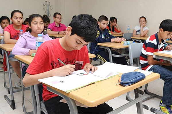 <b> SINAV SABAHI KAHVALTISI �OK �NEML� </b> Kahvalt� her ��renci ve yeti�kinin hayat�nda olduk�a �nem ta��yan bir ���nd�r. Yap�lan bilimsel �al��malar g�stermektedir ki, s�nav sabah� �Y� B�R KAHVALTI �LE G�NE ba�layan �ocuklar <b> YETERL� VE DENGEL� B�R ���N T�KET�RLERSE</b> gerekli besin ��eleri ve enerji ald�klar� i�in s�navda daha ba�ar�l� olmaktad�rlar.