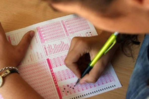 <b> MUTLULUK VEREN BES�NLER� T�KET�N </b> - Tam bu�day ekme�i, bulgur pilav�, kepekli makarna, tam bu�day unundan yap�lm�� kekler vb ( �l��l� olmak kayd� ile ) - S�t, yo�urt, ayran, peynir vb - Muz t�ketmeye gayret edin