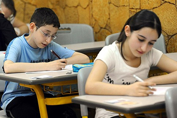 A��r� tuz (salamura yiyecekler, vb) ve �eker i�eren g�dalar� dikkatli t�ketmeye �al���n,  Gaz yap�c� �zelli�i olan yiyeceklere dikkat edin(kurubaklagiller, asitli i�ecekler, vb)