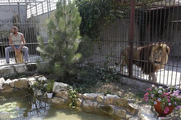 Bu adam g�renleri �a��rt�yor