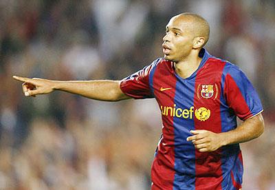 Thierry Henry:  Kimi otoritelere g�re futbol tarihinin en iyi 10 futbolcusundan biri. Arsenal’da sa� kanat olarak ba�lad��� kariyerine, inan�lmaz s�rati ve e�siz son vuru�lar�yla biliniyor. Medya onun M�sl�man oldu�unu Almanya’da 2006 y�l�nda d�zenlenen D�nya Kupas� esnas�nda Cuma Namaz�na giderken fark etti.