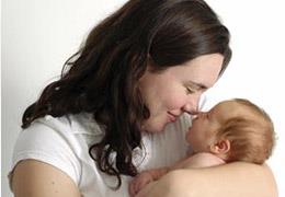 Kad�nlar i�in d�n�m noktas�n�n 30'lu ya�lar oldu�u belirtildi. Yap�lan ara�t�rmada kad�nlar�n yar�dan fazlas�n�n 30'lu ya�larda annelerine isyan� b�rak�p onlara benzemeye ba�lad��� kaydedildi. Uzmanlara g�re bu de�i�imin ya�and��� en pop�ler ya� 31 olarak g�r�n�yor.