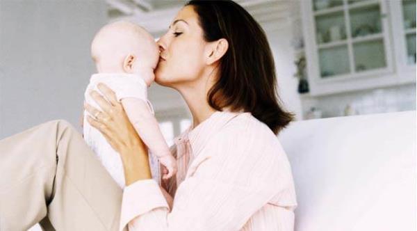 Sadece kad�nlar�n y�zde 5'i 20'li ya�larda annesine benzemeye ba�lad���n� s�ylerken, y�zde 26's� 35-40 ya� aars� bu benzemenin ba�lad���n� kaydetti. Y�zde 10 ise 40-50 ya� aras�n� belirtti.