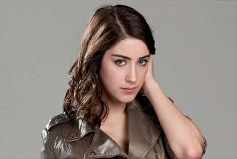 Hazal Kaya stanbul talyan Lisesi&#8217;nde okudu.. Bilgi niversitesi Sahne Ve Gsteri Sanatlar Ynetimi Performans blmnde renci..