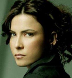 Daha sonra da stanbul niversitesi Devlet Konservatuar'n bitirdi.