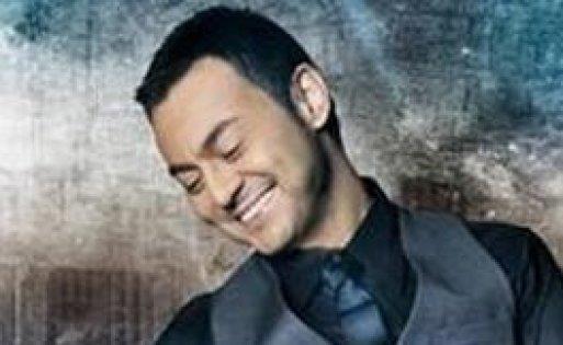 Bilkent niversitesi Amerikan Dili ve Edebiyat Blm'nde okumaya balad ama okulu bitirmeden ayrld.