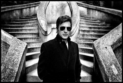 Yksekrenimini de Boazii niversitesi Sosyoloji Blm'nde tamamlad.