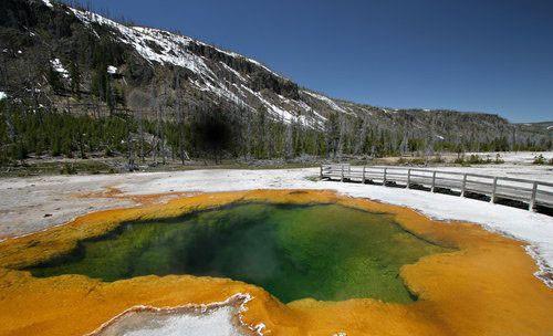 Bu cennetin alt�nda cehennem kayn�yor