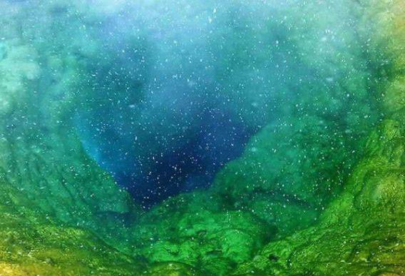 Bu cennetin alt�nda cehennem kayn�yor