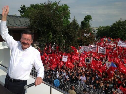 <p>Ankara B�y�k�ehir Belediye Ba�kan� Melih G�k�ek, Ba�bakan Erdo�an'�n Ankara'ya geli�i s�ras�nda �ekti�i foto�raflar� twitter'dan poayla�t�. ��te G�k�ek'in g�z�yle kar��lama foto�raflar�</p>  <P>BA�BAKAN HAREKET ETT�,�LK DURAK HAVAALANI..GEN�LER T�RK�YE YE �LK SELAMI BURADAN G�NDER�YOR</P>