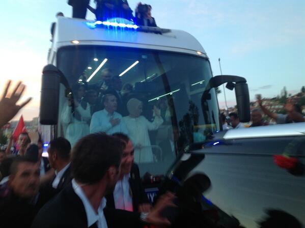 <P>OTOB�S HAREKET ETMEKTE G��L�K �EK�YOR. ANKARA BA�BAKANINI KAR�ILIYOR</P>