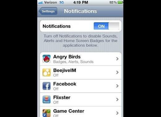 �arj azald���nda bildirimleri kapatmak �mr� uzatabilir. Facebook, e-mail, Twitter gibi uygulamalardan s�rekli gelen bildirimler �arj� g�t�r�yor.