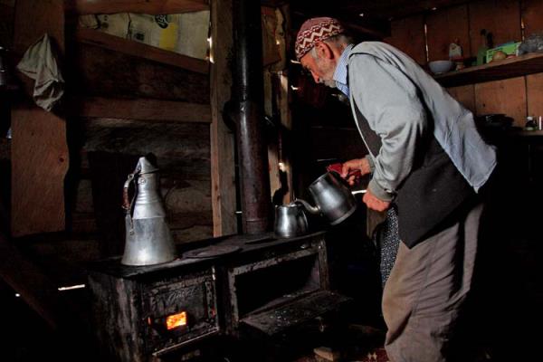 Do�u Karadeniz'de ke�fedilmeyi bekleyen turizm cenneti G�lyan� Yaylas�, g�l�, otantik yayla evleri ve do�al g�zelli�iyle turizmde gelecek vadediyor.