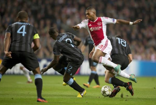 <b>TRABZON?DA BABEL S�RPR�Z�</b>  <p>Bordo-mavili tak�m Kas�mpa�a?n�n g�ndeminde olan Ajax?�n Hollandal� y�ld�z�na kancay� takt�. Y�netim eski oyuncusu Jaja?y� da kiralamak i�in kollar� s�vad�.</p> <b>(M�LL�YET)</b>