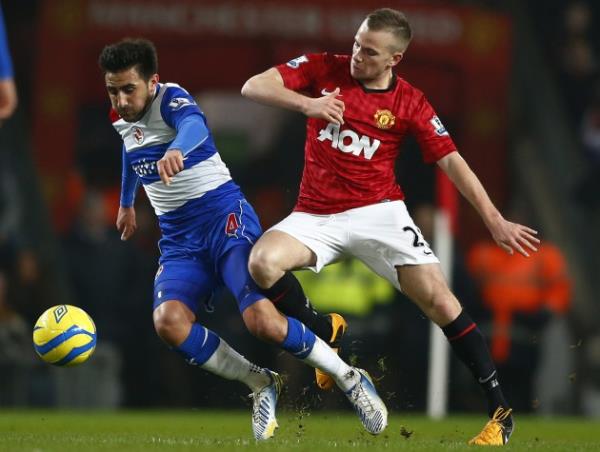 <b>ASLAN, JEM KARACAN ���N SON V�RAJA G�RD�</b>  <p> Sar� k�rm�z�l�lar, �ngiltere do�umlu T�rk futbolcu i�in Ada kul�b� Reading?le 3 milyon Euro kar��l���nda anla�t�.</p> <b>(H�RR�YET)</b>