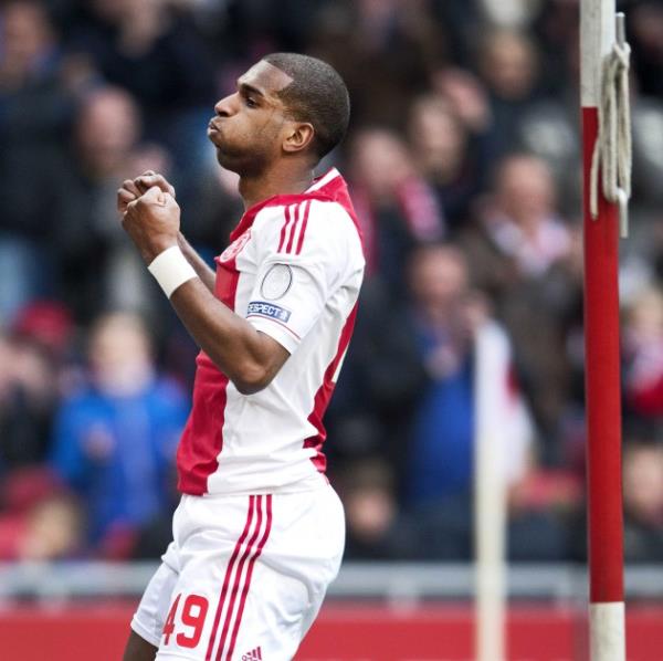 <b> SON BOMBA RYAN BABEL!</b>  <p> Trabzonspor'dan s�rpriz transfer hamlesi geldi! F�rt�na, Ajax'�n forvetiyle masaya oturuyor.</p> <b>(FANAT�K)</b>