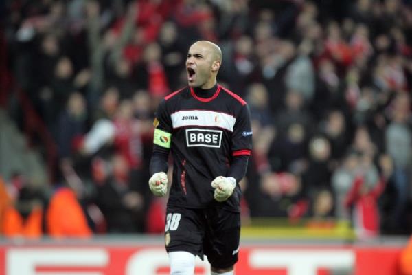 <b>S�NAN M�JDES�!</b>  <p>Bursaspor, Standart Liege'de oynayan Milli kaleci Sinan Bolat'� ikna etti.</p> <b>(FOTOMA�)</b>