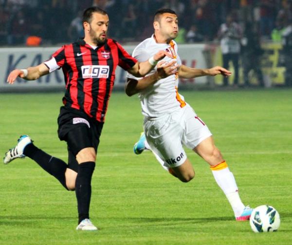 <b>C�M BOM 'CENK'E HAZIR!</b>  <p>Galatasaray rotay�, Gaziantepsporlu Cenk Tosun ve Serdar Kurtulu�'a �evirdi.</p> <b>(HABERT�RK)</b>
