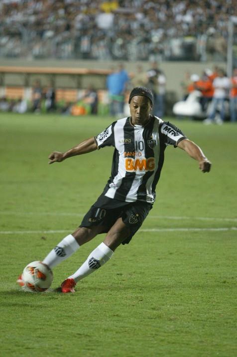 <b>RONALDINHO B�L��'LE GEL�YOR!</b>  <p>H�rvatistan'da yay�nlanan 24 Sata gazetesi, "Be�ikta� Bili�'e transfer teklifi yapt�. Ronaldinho'ya da Bili�'in iste�iyle gitti" iddiacs�n� ortaya att�.</p> <b>(FOTOMA�)</b>