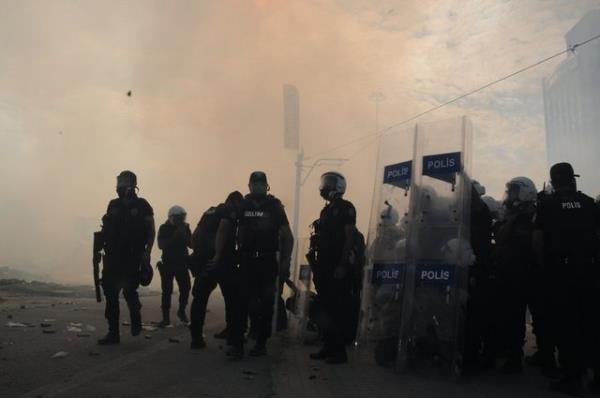 <b>"Gezi Park�'na dokunulmayacak"</b>   <p><b> Polise molotoflarla sald�ran marjinal gruplara m�dahale ediliyor</b></p>