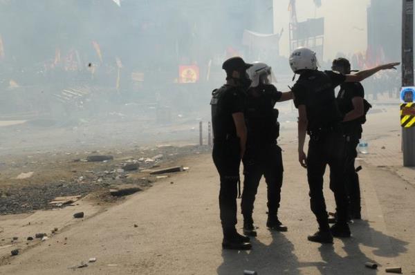<b>"Gezi Park�'na dokunulmayacak"</b>  <p><b> Polise molotoflarla sald�ran marjinal gruplara m�dahale ediliyor</b></p>
