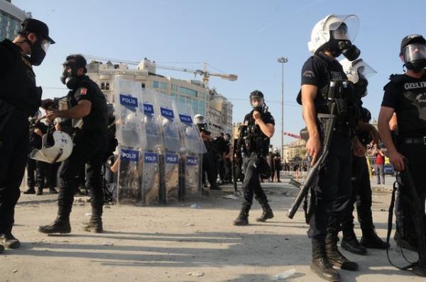 <b>"Gezi Park�'na dokunulmayacak"</b>  <p><b> Polise molotoflarla sald�ran marjinal gruplara m�dahale ediliyor</b></p>