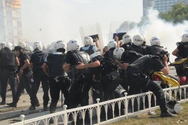 <b>"Gezi Park�'na dokunulmayacak"</b>  <p><b> Polise molotoflarla sald�ran marjinal gruplara m�dahale ediliyor</b></p>