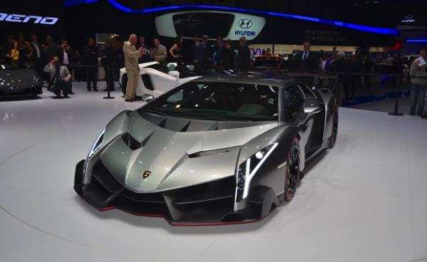 Lamborghini Veneno 3,900,000 dolar