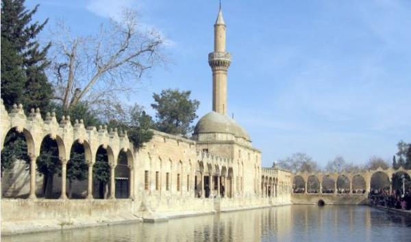 63 ANLIURFA  Urfa Kalesi, Urfa Sra Geceleri, Halil-l Rahman Gl ( Balkl Gl ), Harran Harabeleri, Ceylanpnar retme iftlii, i Kftesi, Kelaynak Kular, Halfeti Evleri, Pamuk retimi, Hz. Eyp Maaras, uayip ehri ve Maaras