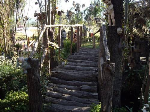 �ronik olarak 2001 senesinde Don Julian Santana, k���k k�z�n bo�uldu�unu s�yledi�i yerde ye�eni taraf�ndan �l� bulundu.