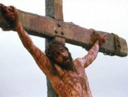 �arm�ha Gerilme: �arm�h, birbiri �zerine �apraz konmu� iki tahtadan olu�an dara�ac�. Fars�a d�rt �ivi anlam�na gelir. Eski�a�'da kurulu din ve d�zene kar�� su� i�ledi�i i�in idam�na karar verilenler �arm�ha gerilerek �ld�r�l�rlerdi.