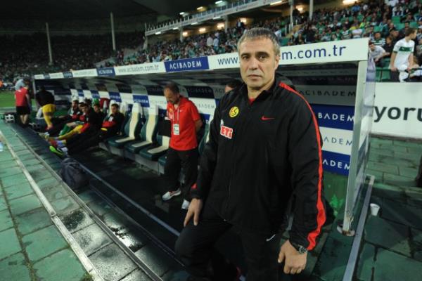 <b>G�N SAYIYOR</b>  <p>Fenerbah�e'nin yeni teknik direkt�r� belli oluyor. Sar�-lacivertli kul�b�n d�n �stanbul'a gelen Ersun Yanal ile cuma g�n� resmen s�zle�me imzalanmas� bekleniyor.</p> <b>(HABERT�RK)</b>