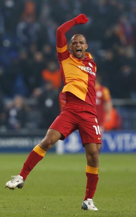 <b>TORINO SEFER�</b>  <p>�dari koordinat�r ��kr� Hanedan, Torino'ya giderek 'Pitbull'un bonservisi i�in g�r��melere ba�lad�. Juve'nin 6 milyon euroluk �crette indirime yana�mamas� nedeniyle s�k�nt� ya�an�yor. </p><b>(HABERT�RK)</b>