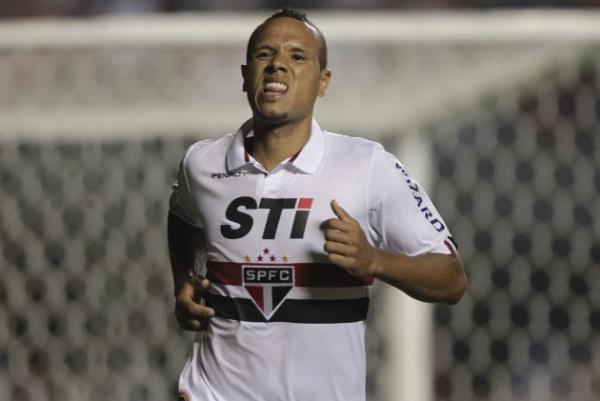 <b>FABIANO �DD�ASI</b>  <p>G.Saray'da s�rpriz bir iddia daha ortaya at�ld�. Sao Paulo'da oynayan Luis Fabiano'nun, 4.5 milyon euro �neren Cimbom'a yak�n oldu�u ��renildi.</p> <b>(FOTOMA�)</b>