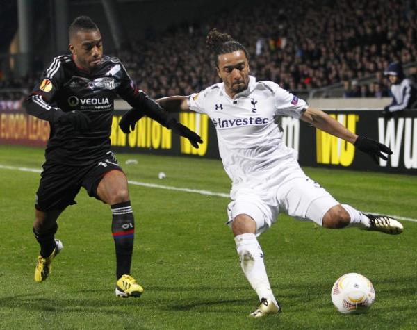 <b>EKOTTO'DA MUTLU SON YAKIN!</b>  <p>Orta sahaya Alper, savunmaya Alves'i transfer eden, h�cumda Cardozo ile imza a�amas�na gelen Fenerbah�e, sol bekte de mutlu sona yak�n... Sar�-Lacivertliler, Tottenham'�n y�ld�z� Assou Ekotto'yla da b�y�k �l��de anla�ma sa�lad�.</p> <b>(FANAT�K)</b>