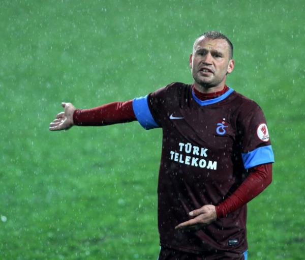 <b>SERKAN BALCI TEKRAR L�STEDE</b>  <p>Savunman�n sa��na takviye yapmay� planlayan Be�ikta�, Trabzonspor'lu Serkan Balc�'y� tekrar g�ndemine ald�.</p> <b>(AMK)</b>